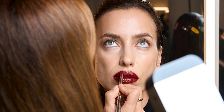 Sezonun Sofistike İmzası: Bordo Ruj