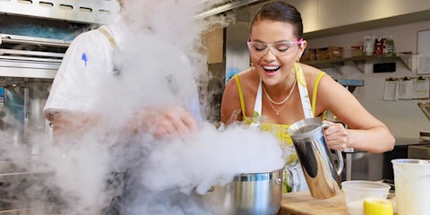 Mutfakta Vakit Geçirmeyi Sevenlere Özel Yılbaşı Hediye Rehberi