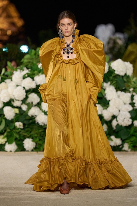 Paris Moda Haftası: Saint Laurent İlkbahar/Yaz 2026 / 12