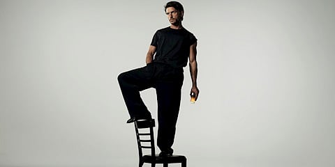 Jonathan Bailey, Giorgio Armani'nin Yeni Koku Hikayesinin Başrolünde