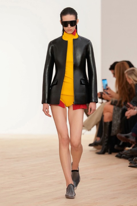 Paris Moda Haftası: Loewe İlkbahar/Yaz 2026 / 0