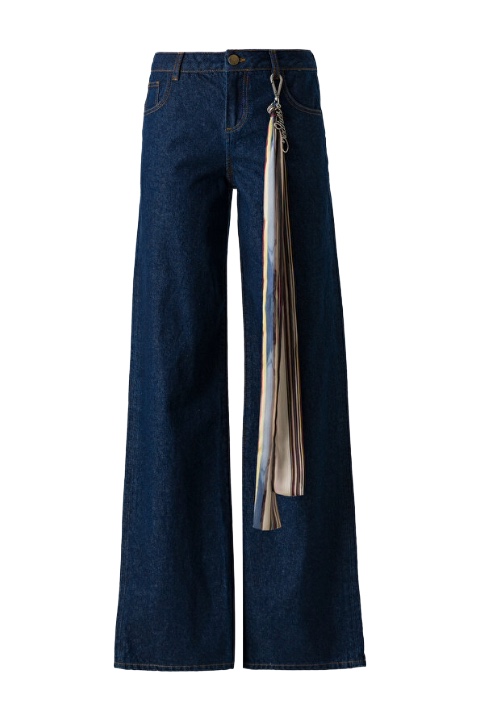 "Anti-Trend" Pantolonlarla Şıklık: Margot Robbie / 0