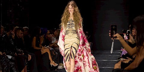 Milano Moda Haftası Roberto Cavalli İlkbahar/Yaz 2027: Cavalli Neden Yeniden Havalı?