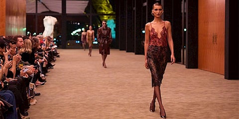 Paris Moda Haftası: Saint Laurent Sonbahar/Kış 2026