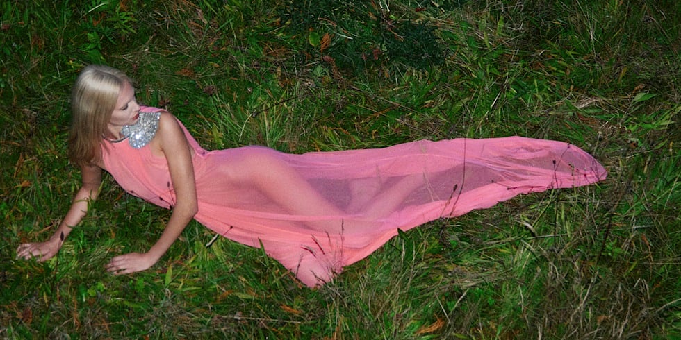 Terazi Burcunda Romantik Pembe Dolunay