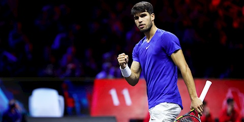 Carlos Alcaraz Mor Görünümüyle Sonbaharın Trend Rengine Göz Kırpıyor