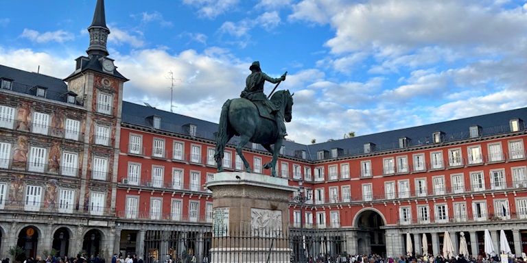 Carolina Herrera Bir Sonraki Defilesini Madrid'de Sunmaya Hazırlanıyor