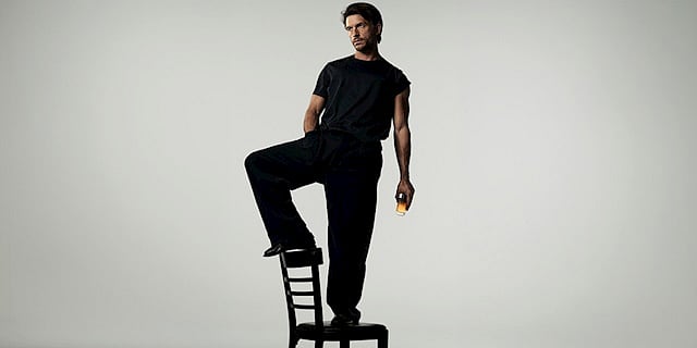 Jonathan Bailey, Giorgio Armani'nin Yeni Koku Hikayesinin Başrolünde
