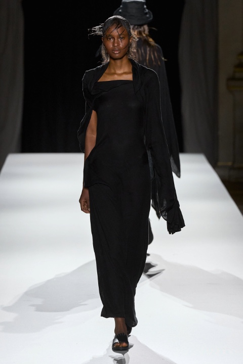 Paris Moda Haftası: Yohji Yamamoto İlkbahar/Yaz 2026 / 11