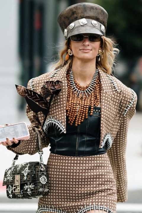 New York Moda Haftası: Sokak Görünümlerinde Göze Çarpan Şapkalar / 5