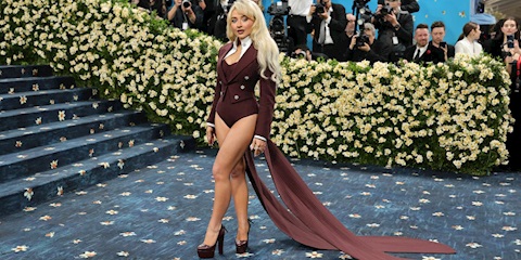 Sabrina Carpenter’ın En Sevdiğimiz 10 Stili