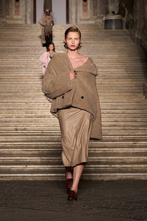Max Mara 2026 Resort Koleksiyonu Napoli’de Tanıtıldı / 9