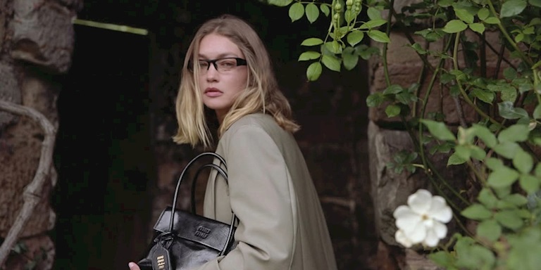Miu Miu'nun Kampanyasında Gigi Hadid'le Karşılaşıyoruz