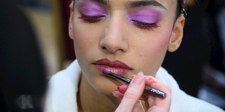 Sonbahara Fark Yaratan Dokunuş: Renkli Maskaralar