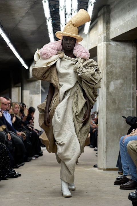 Paris Moda Haftası: Comme Des Garçons İlkbahar/Yaz 2026 / 4