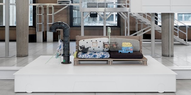 Miu Miu ve Helen Marten'den Art Basel Paris’te Çok Katmanlı Bir Performans: 30 Blizzards