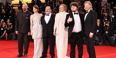 Kırmızı Halı: 2025 Venedik Film Festivali “Bugonia” Galası