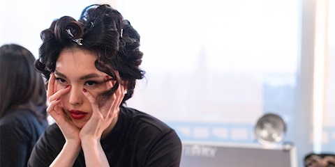 Kontakt Lens + Makyaj: Göz Sağlığını Tehlikeye Atmadan Nasıl Yapılır?