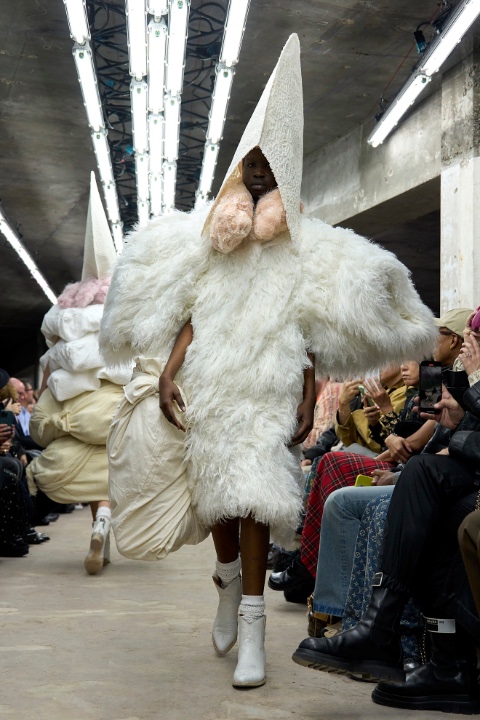 Paris Moda Haftası: Comme Des Garçons İlkbahar/Yaz 2026 / 6