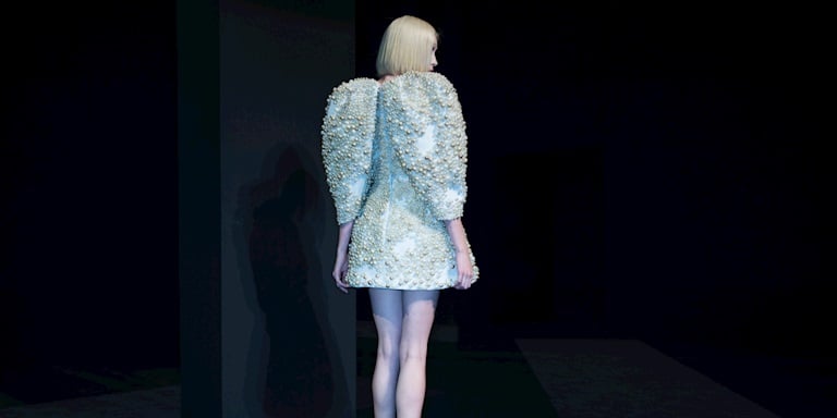 “Tisser, Broder, Sublimer” Sergisinde Tanıdık Bir Tasarım: Dice Kayek