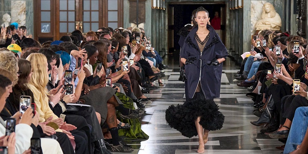 Londra Moda Haftası Simone Rocha İlkbahar/Yaz 2027: Klasiklere Yeniden Bakmak