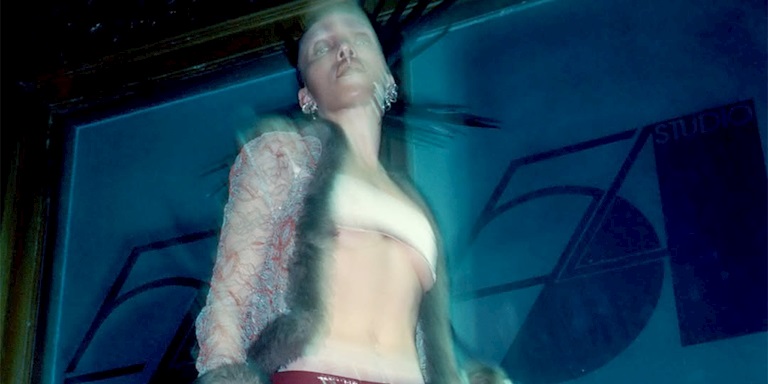 Geleceğe Dönüş: Valentino Beauty, Bir Geceliğine Studio 54’ü Yeniden Açtı