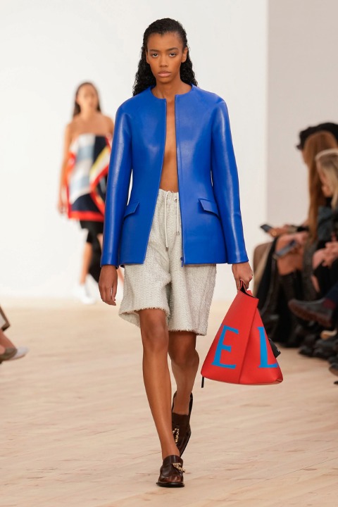 Paris Moda Haftası: Loewe İlkbahar/Yaz 2026 / 19
