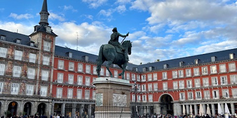 Carolina Herrera Bir Sonraki Defilesini Madrid'de Sunmaya Hazırlanıyor