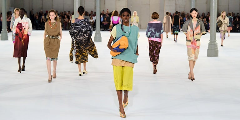 Dries Van Noten İlkbahar/Yaz 2027: Gündelik Hayata Biraz Hollywood İhtişamı