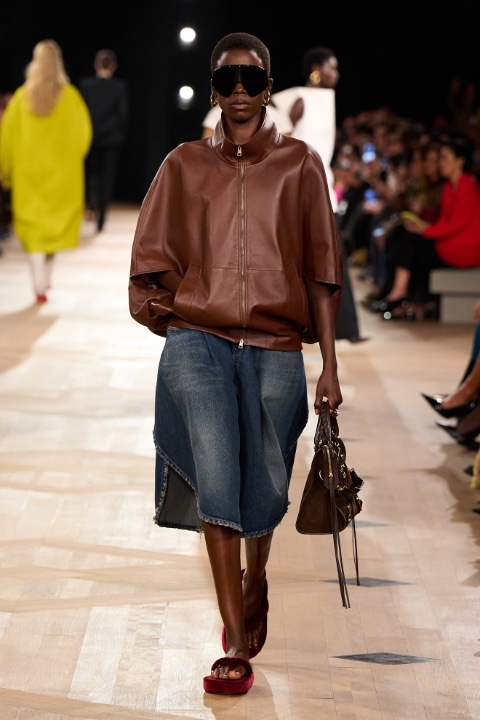 Paris Moda Haftası: Balenciaga İlkbahar/Yaz 2026 / 14