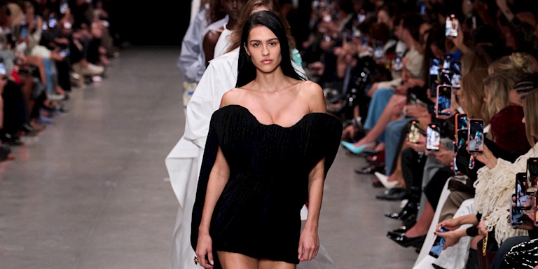 Paris Moda Haftası: Stella McCartney İlkbahar/Yaz 2026