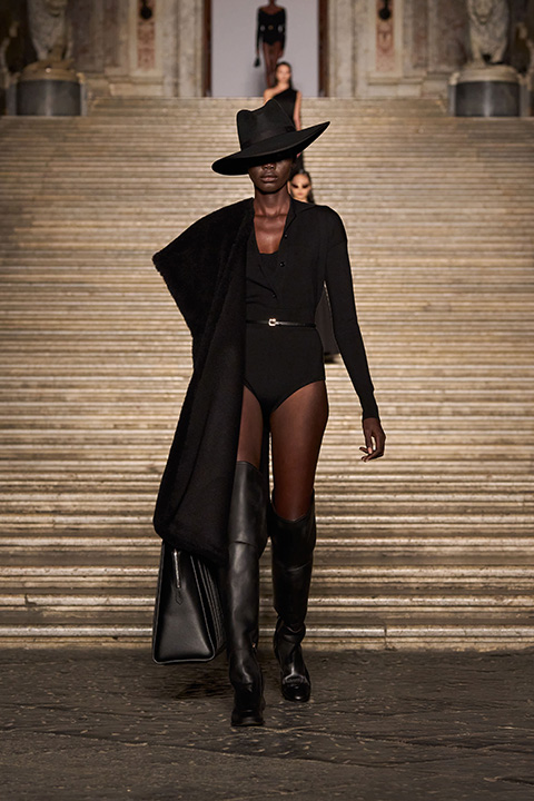 Max Mara 2026 Resort Koleksiyonu Napoli’de Tanıtıldı / 46