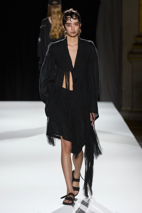Paris Moda Haftası: Yohji Yamamoto İlkbahar/Yaz 2026 / 1