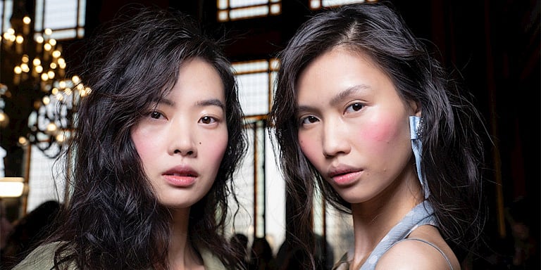 Kapatıcılığı Hafif, Etkisi Büyük: Cushion Fondötenler Neden Yeniden Yükselişte?