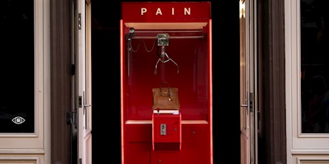 Bir Oyuncak Kapma Makinesi, Asla Kazanamayacağınız Bir Birkin ve New York’un Bitmeyen Yarışı