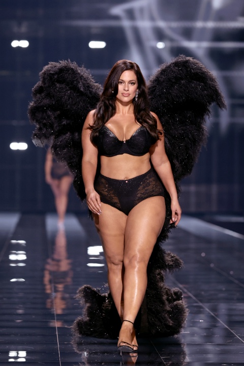 Victoria’s Secret Fashion Show 2025: Kapsayıcı Kadrosu ve Performanslarıyla Göz Doldurdu / 6