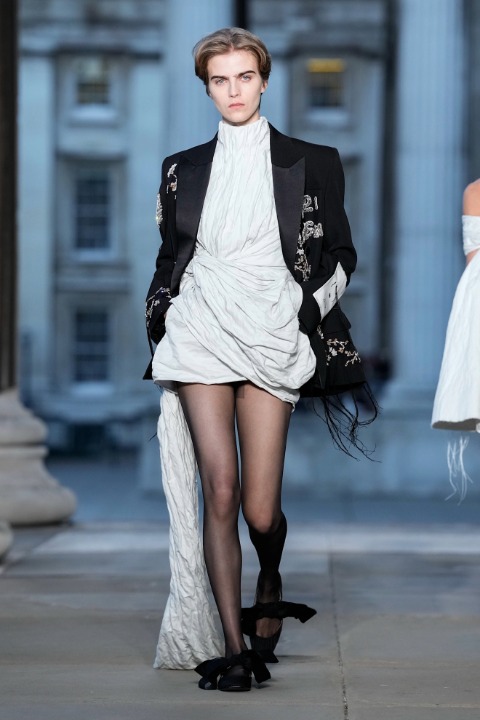 Londra Moda Haftası: Erdem İlkbahar/Yaz 2026 / 12