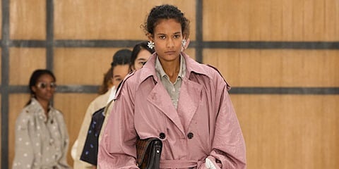 Londra Moda Haftası Burberry İlkbahar/Yaz 2027: Burberry Çiçek Açıyor