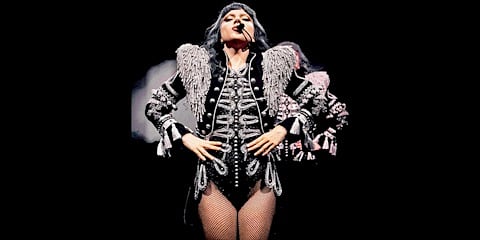 Komuta Geri Döndü: Militer Ceket Meselesi