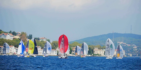 30 Ağustos’ta Yelken Tutkunları Istanbul Boğazında Bir Araya Geldi
