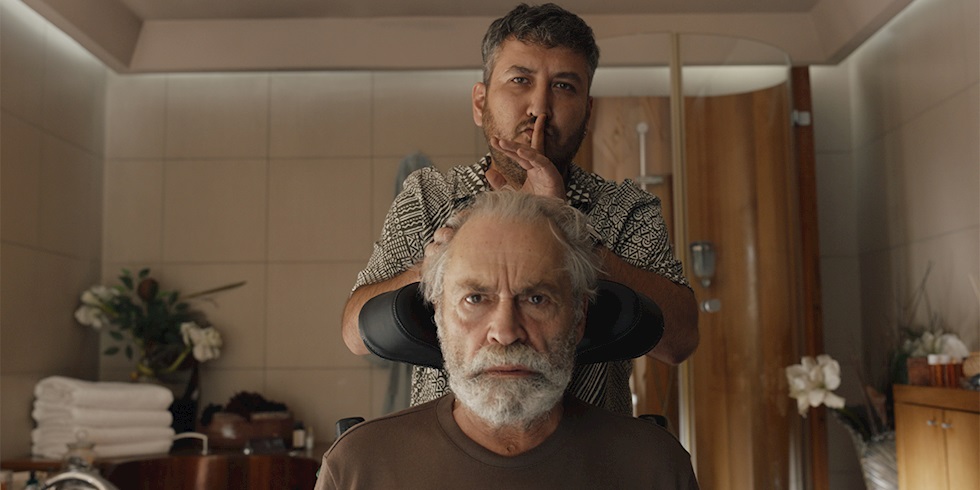 Haluk Bilginer ve Feyyaz Yiğit’i Buluşturan Yeni Film: ‘Soyut Dışavurumcu Bir Dostluğun Anatomisi Veyahut Yan Yana’