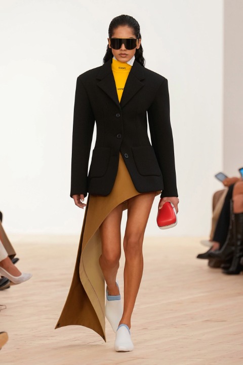 Paris Moda Haftası: Loewe İlkbahar/Yaz 2026 / 10