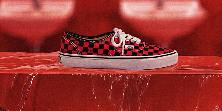 Valentino Garavani’nin Vans İşbirliği ile Yarattığı İlk AI Kampanyası Yayınlandı