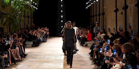 Paris Moda Haftası: Balenciaga İlkbahar/Yaz 2026