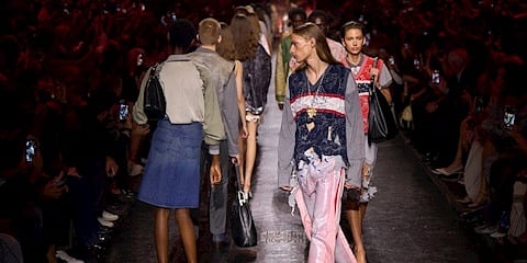 Milano Moda Haftası Diesel İlkbahar/Yaz 2027: Glenn Martens’ten Son Bir Gece