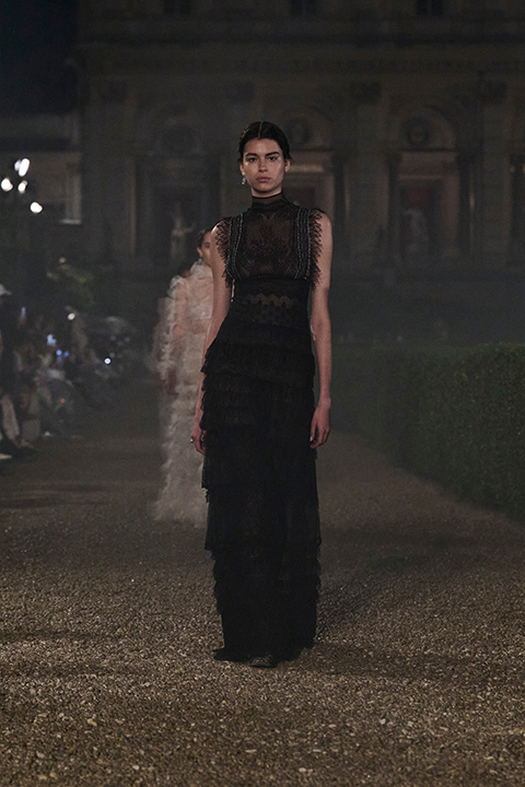 Güzel Bir Dior Karmaşasının İçinde / 4