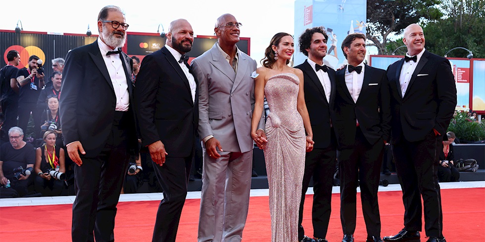 Dwayne Johnson, Venedik’te 15 Dakika Ayakta Alkışlandı: "The Smashing Machine"e Yoğun İlgi