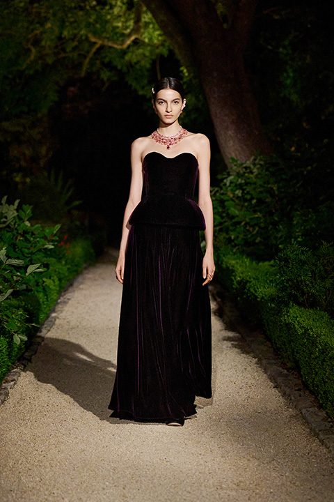 Dior'un Yeni Yüksek Mücevher Koleksiyonu Tanıtıldı / 21