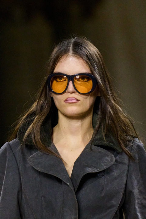 Gri Günlere Renk Katın: Bu Sezonun En Parlak Gözlük Trendi / 2