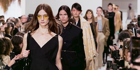Paris Moda Haftası Celine İlkbahar/Yaz 2027: Giyinmenin Heyecanını Geri Getirmek